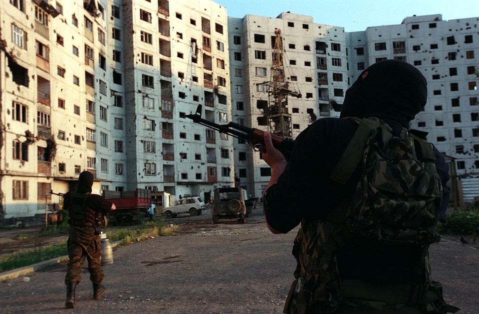 Боевик проходит в данном деле сразу по нескольким статьям - «Бандитизм», «Вооруженный мятеж» и «Посягательство на жизнь сотрудника правоохранительного органа».