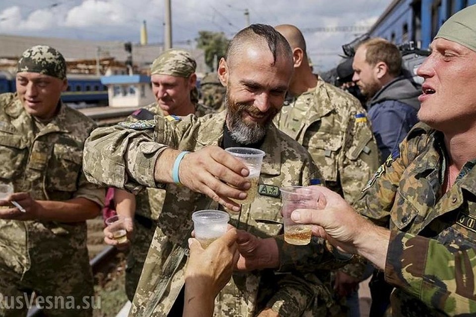 Пьяные ВСУшники устроили пожар в блиндаже. Фото: «Русская Весна»