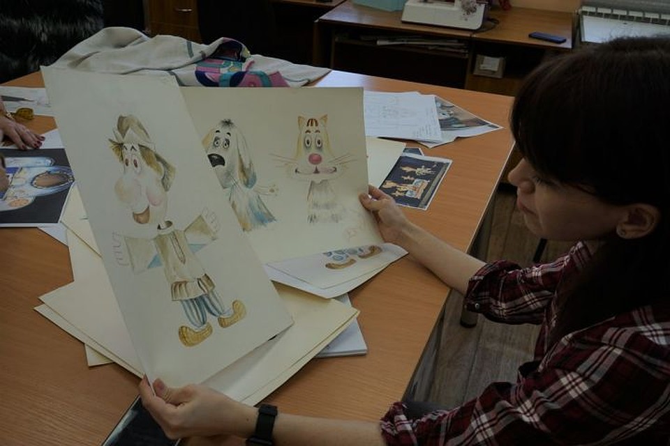 Художники создают новых кукол для персонажей.
