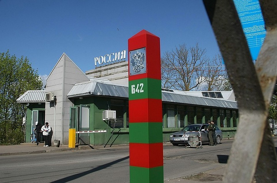 Закрываются автомобильные, ж/д, пешеходные, речные и другие пункты пропуска.