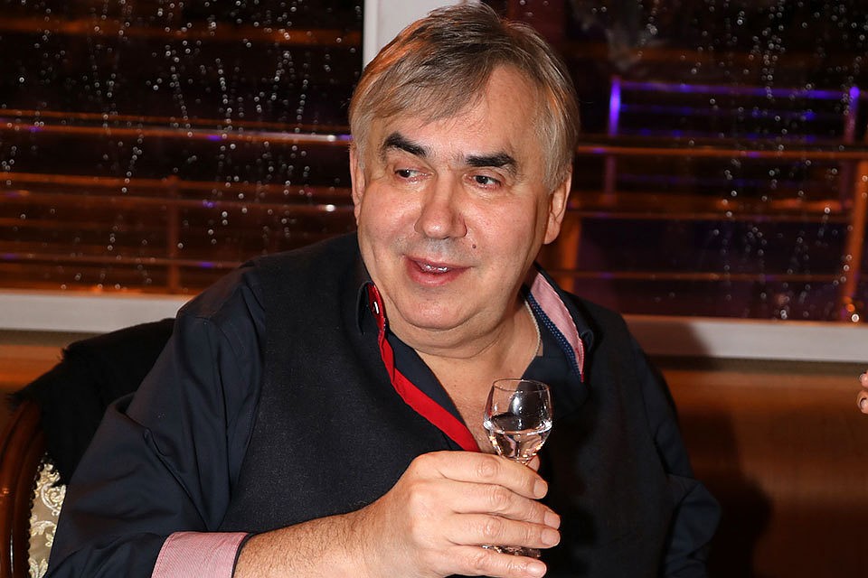 Артист пообщался в пьяном состоянии со своими поклонниками