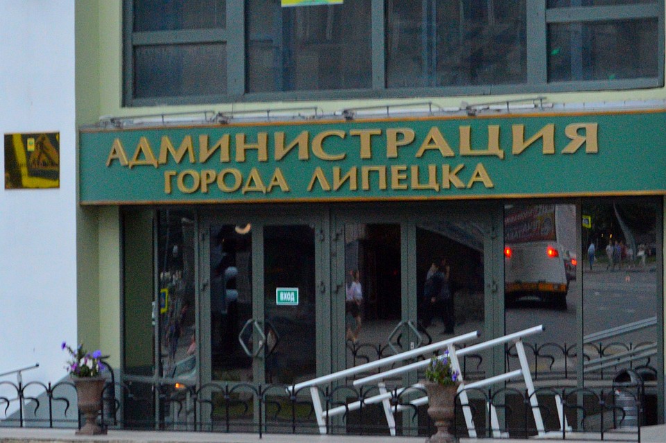 Машины мэрии с водителями отдали медикам и волонтерам