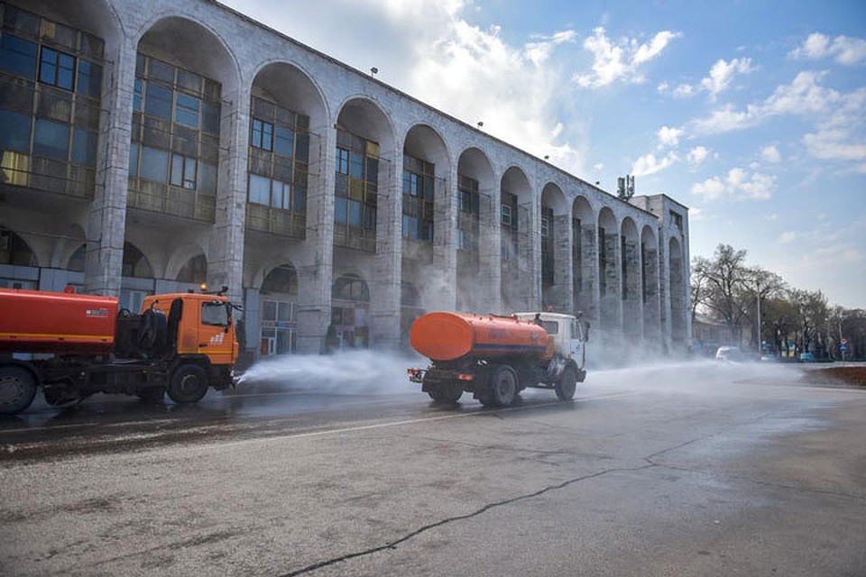 «Золотой квадрат» городские службы моют очень тщательно.