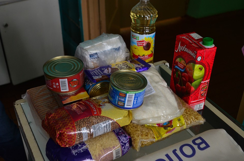 Волонтеры уже начали доставлять наборы продуктов вологжанам.