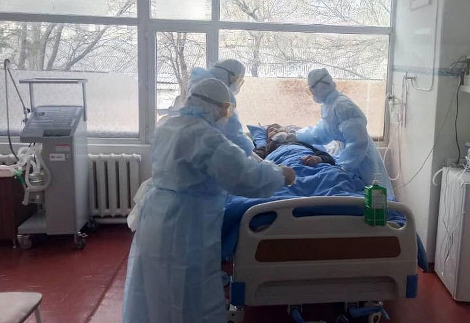 Медикам, работающим в очагах заражения, начали выплачивать компенсации.