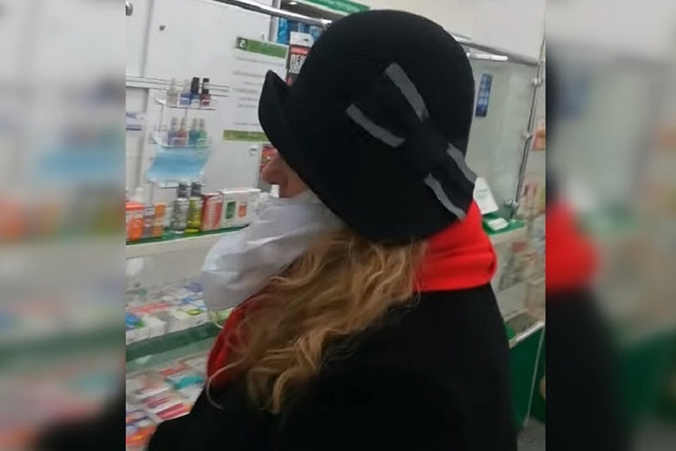 Новосибирцев возмутила женщина, которая купила в аптеке сразу сто масок. Фото: стоп-кадр.