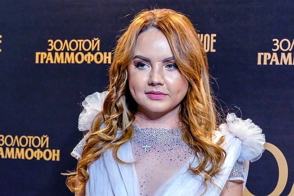 Говорят, певица разорвала все контакты с внешним миром и даже прекратила тренировки по боксу, которые раньше называла своей отдушиной
