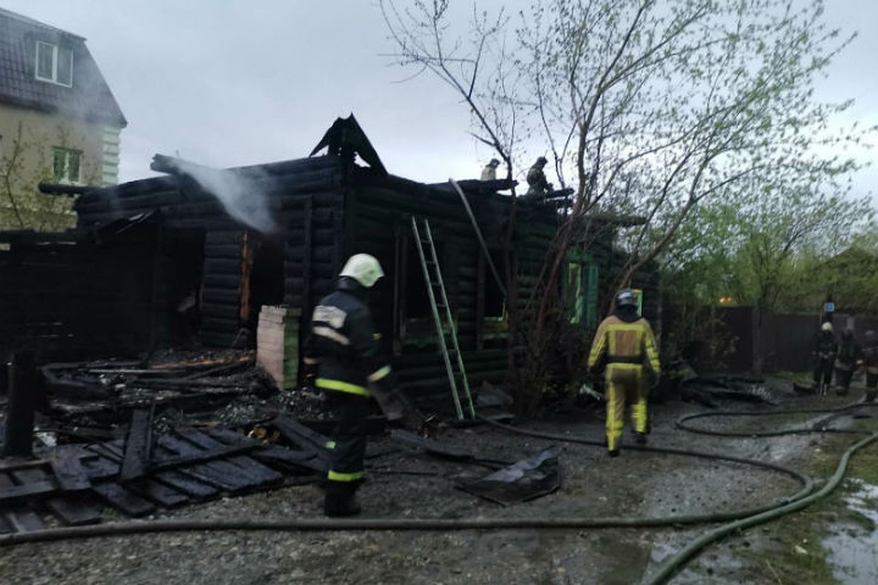Пожар в центре Иркутска: в частном доме сгорели парень и девушка. Фото: ГУ МЧС России по Иркутской области