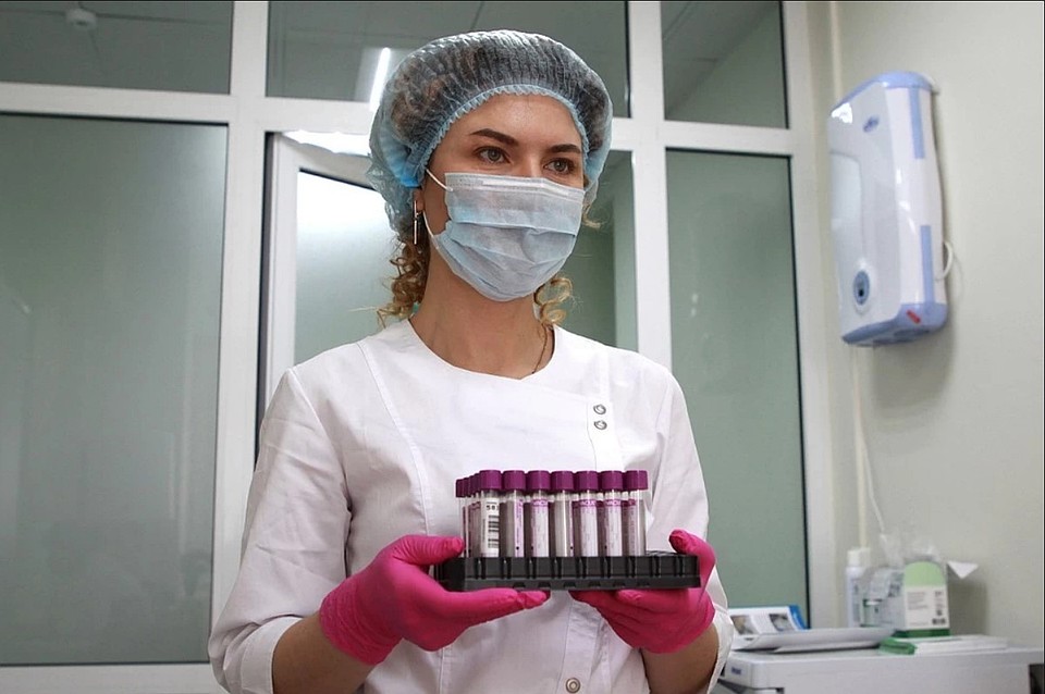 Специалисты подтвердили новый коронавирус у 12 человек за сутки