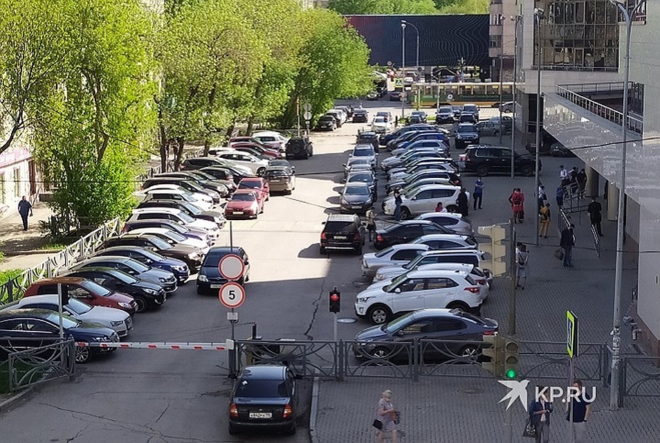 Арбитражный суд возобновил работу с посетителями, но каждого тщательно проверяют на признаки ОРВИ