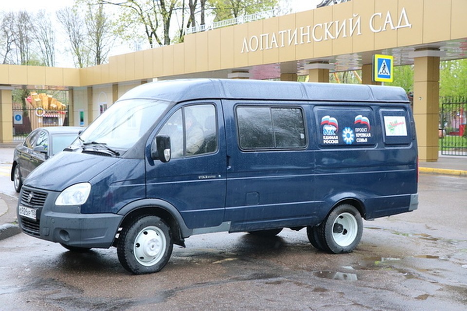 Смоленским «Вишенкам» подарили автомобиль. Фото: smolensk.er.ru.