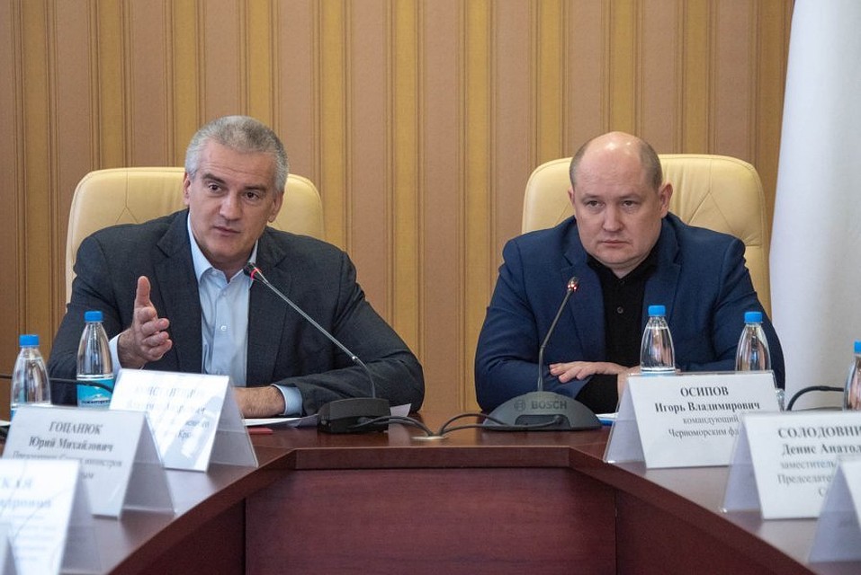 Сергей Аксенов и Михаил Развожаев. Фото: sev.gov.ru