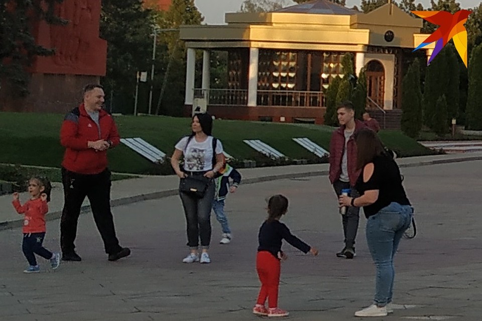 Соскучился народ по прогулкам в парках - погода благоволит