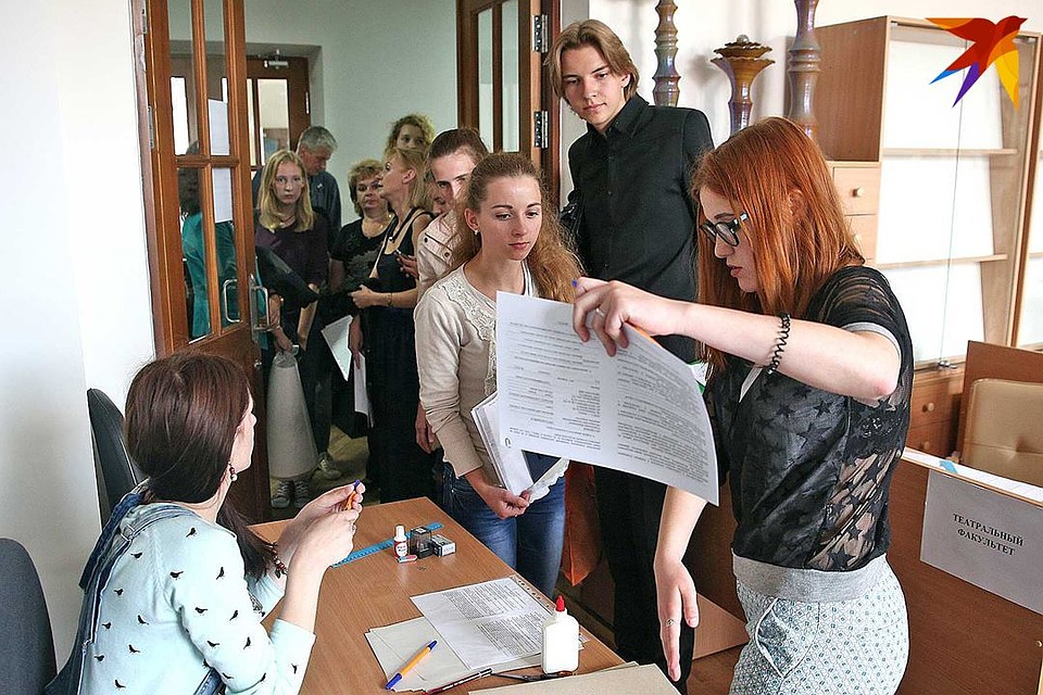 В РИКЗ успокоили: менять пропуска из-за нового графика проведения ЦТ не надо.