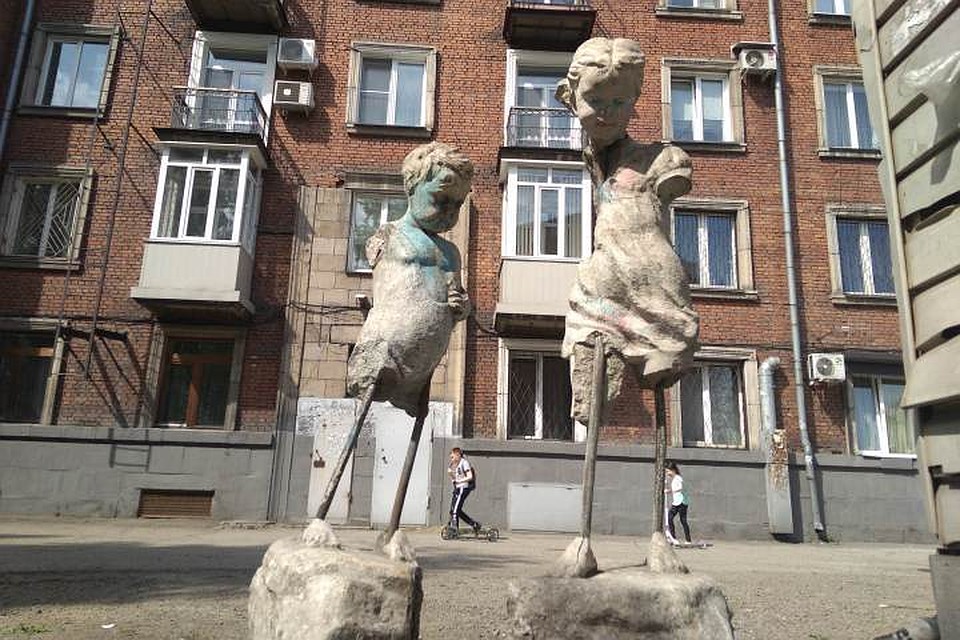 Гипсовые дети, красные звезды и патефоны: В новокузнецком подвале нашли памятник ушедшей эпохи