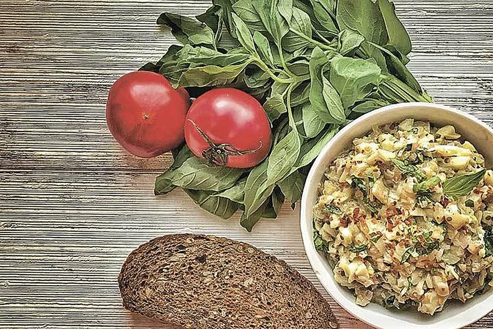 Мир знает сотни рецептов из solanum melongena (это по латыни).