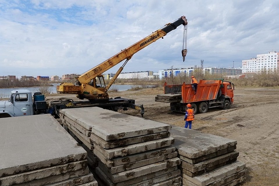 В Новом Уренгое началось благоустройство озера Молодежное Фото: newurengoy.ru