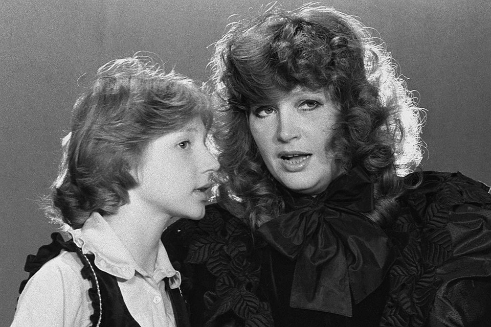 Алла Пугачева с дочкой Кристиной на съемках "Голубого огонька", 1983 год. Фото Виталия Созинова /Фотохроника ТАСС/.
