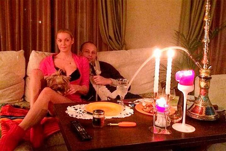 Владислав передал в редакцию «КП» фото, на которых он снят вместе с Волочковой в домашней обстановке. Фото: Личный архив.