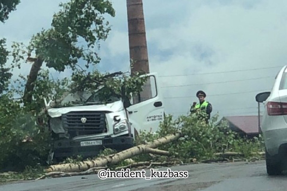 Разгул стихии: кузбассовцы делятся снимками последствий урагана. Фото: @incident_kuzbass