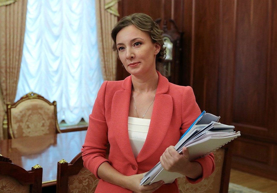 Кузнецова призвала распространить выплаты на подростков 16 и 17 лет