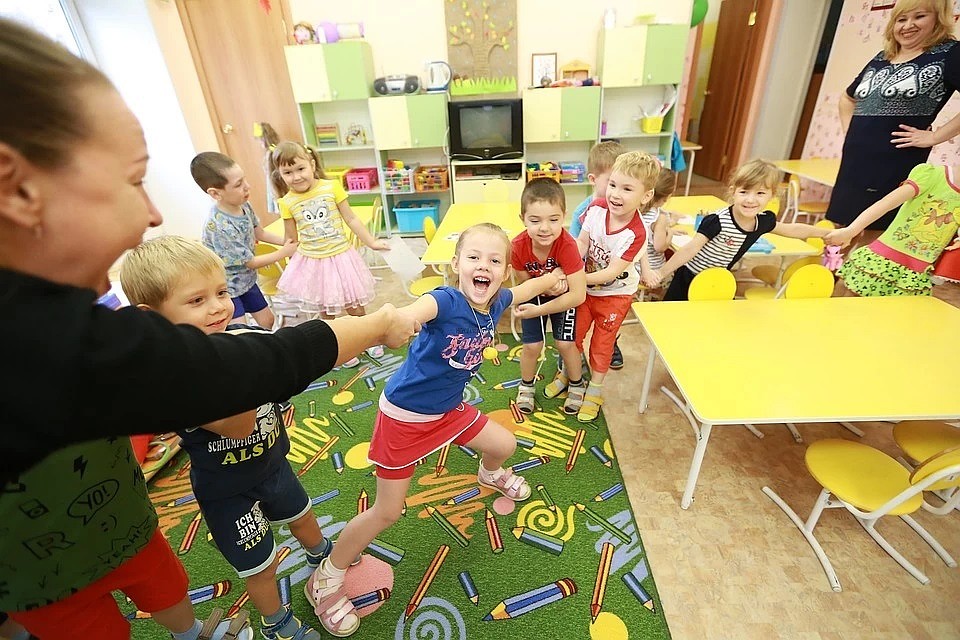 Родителей, потерявших работу, предложили освободить от платы за детские сады