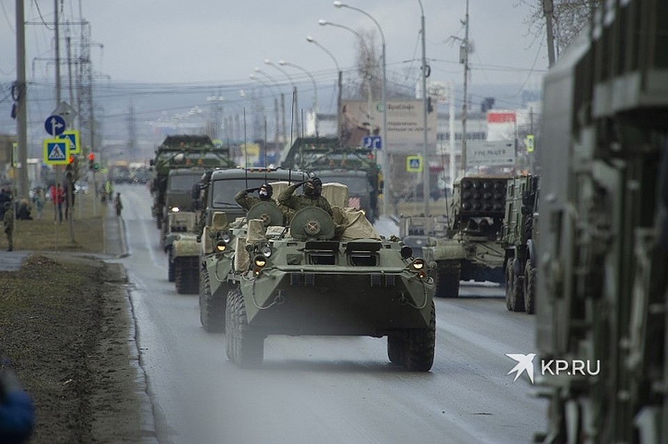 В Екатеринбурге на летнем Параде Победы проедут 300 единиц военной техники