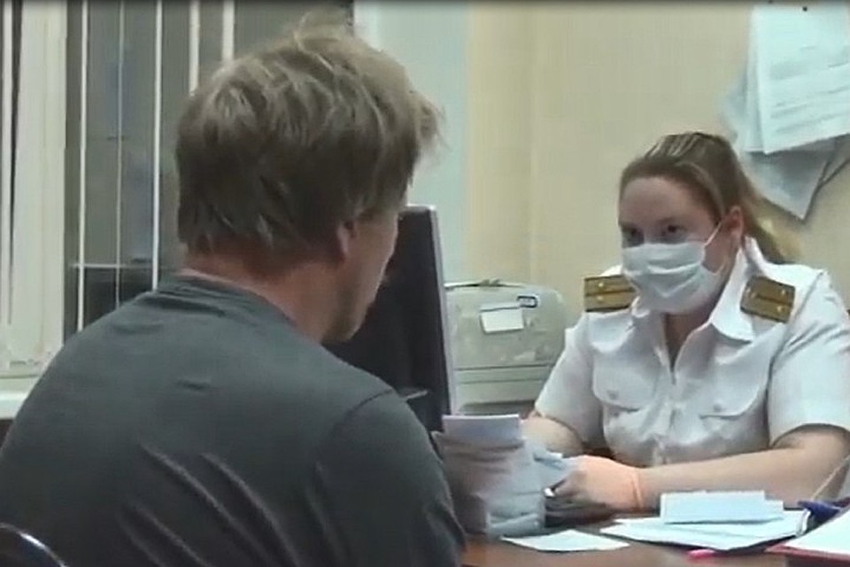 Обвиняемый в убийстве на первом допросе. Фото: СУ СК России по Иркутской области