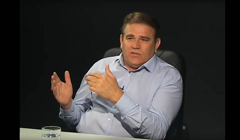 Журналист считает что, если у власти был бы Владимир Плахотнюк, «Стояногло не говорил так смело»