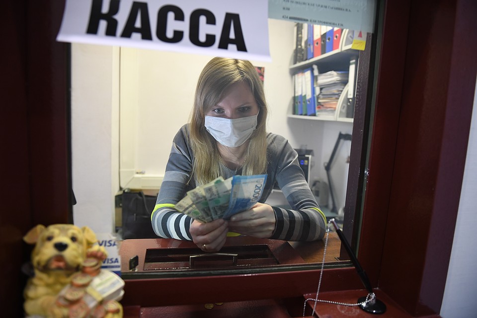 Деньги должны прийти на банковский счет.