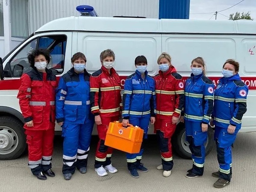 Уренгойский меценат купил костюмы для медиков скорой помощи Фото: puradm.ru