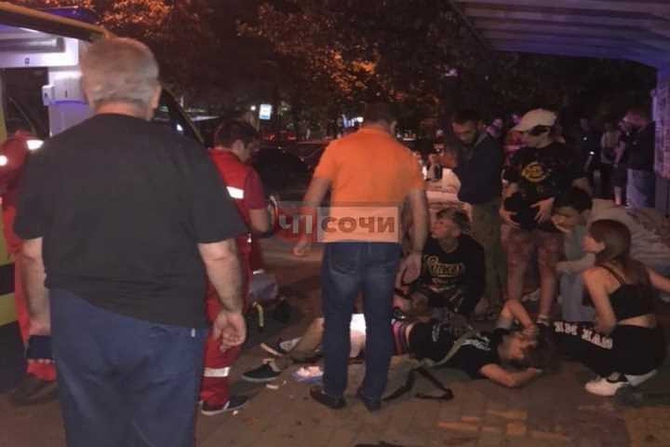 В центре Сочи прохожий с ножом напал на подростка. Фото ВК "ЧП Сочи"
