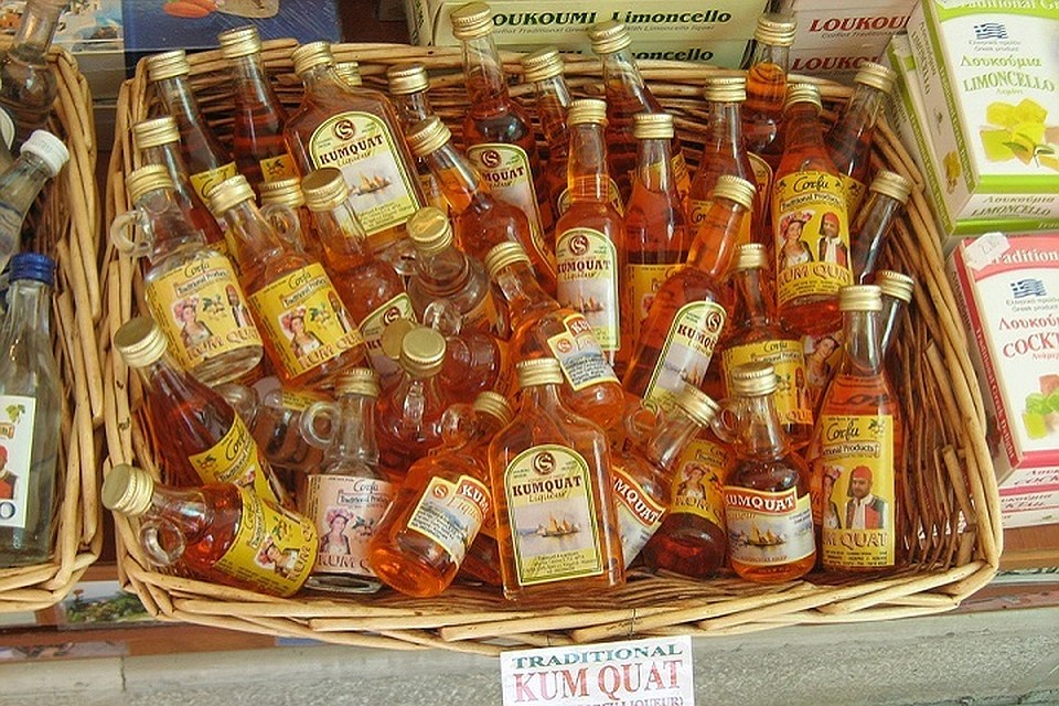 Молодые люди незаметно выносили из магазина алкоголь и продукты. Фото: pixabay.com.