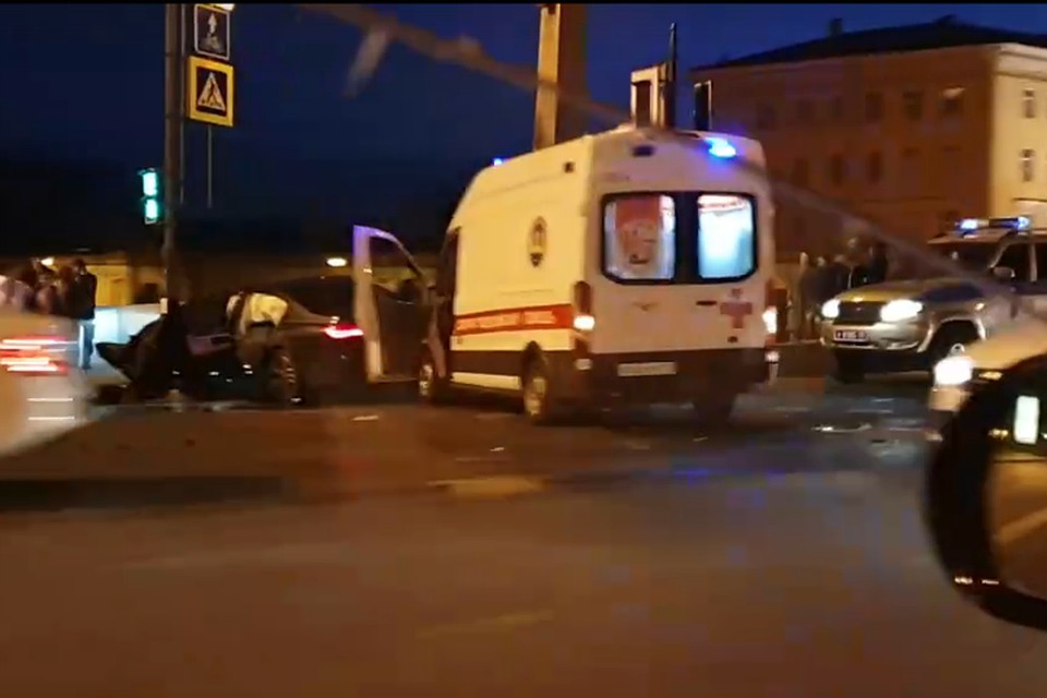 BMW и "скорая" попали в ДТП в центре Петербурга