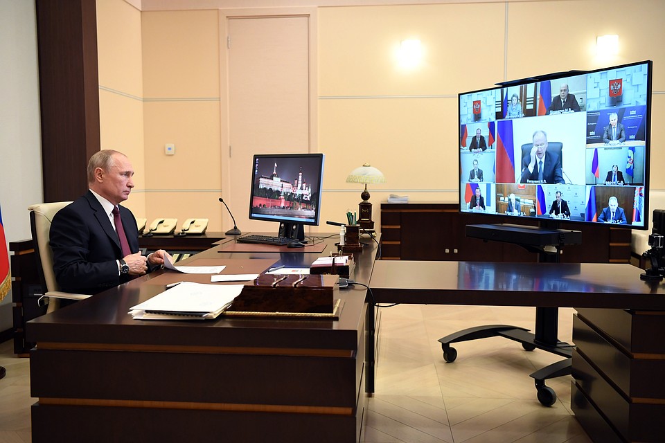 Перед тем как перейти к основной повестке, глава государства оценил ведущуюся борьбу с коронавирусом. Фото: Алексей Никольский/ТАСС