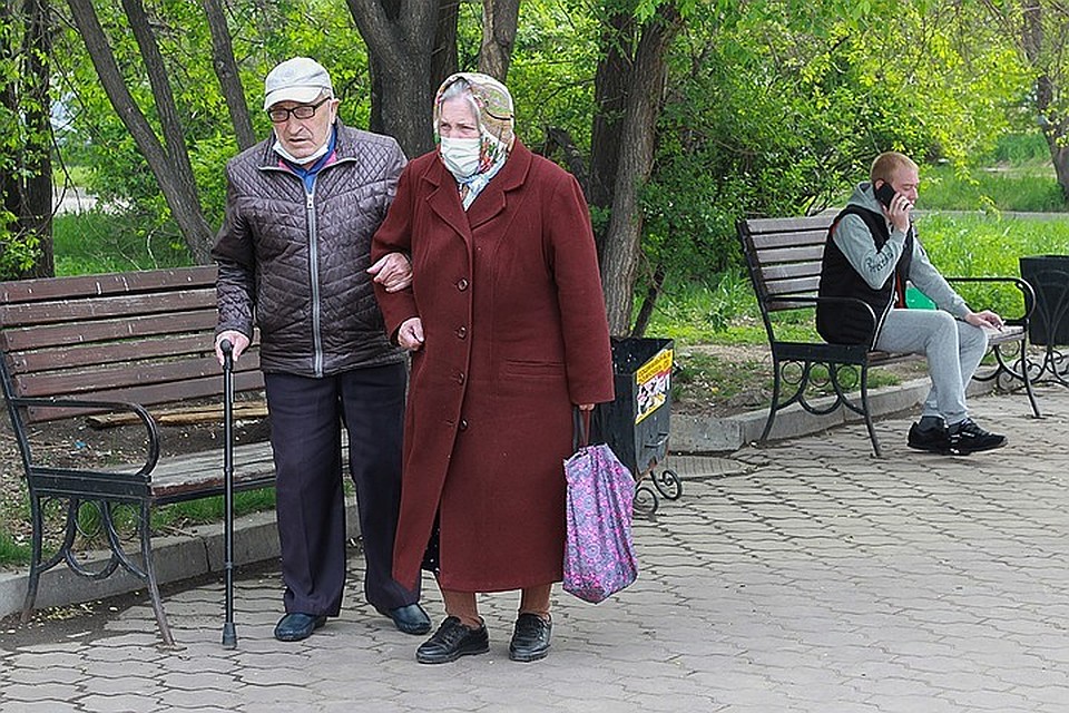 В Подмосковье пенсионерам раздадут маски бесплатно