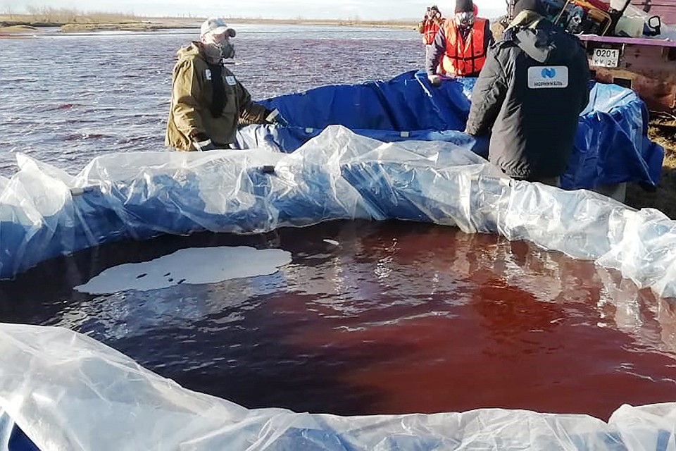 Нанесенный аварией ущерб велик. Дизель попал в реки Амбарная и Далдыкан, из которых идет водоснабжение Норильска