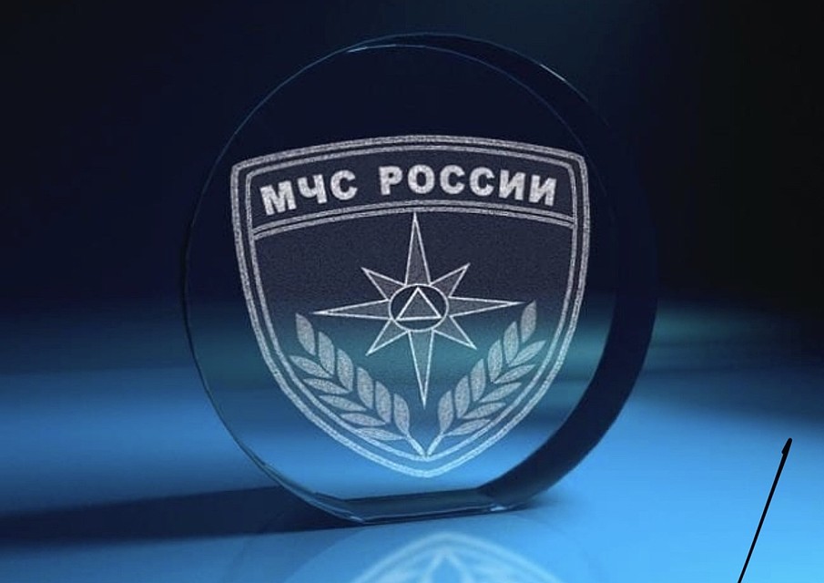 В Сочи спасатели помогли ребенку, нога которого застряла в ливневой решетке. Фото: @mchs.sochi