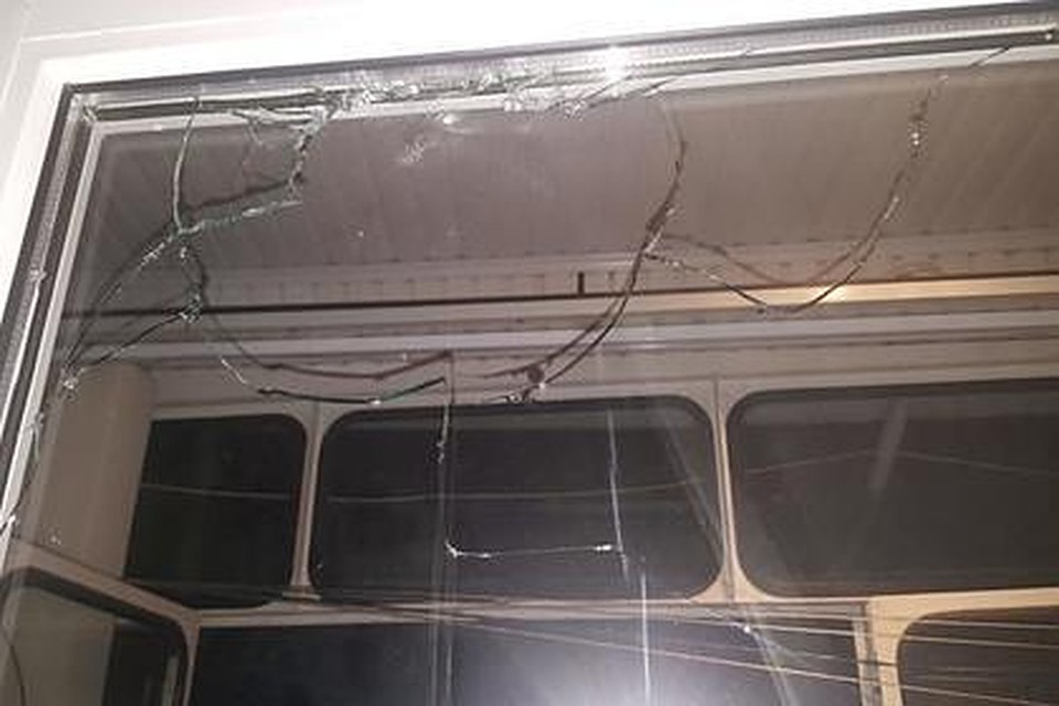 Окна в квартире министра юстиции Южной Осетии забросали камнями. Фото: МВД Республики Южная Осетии
