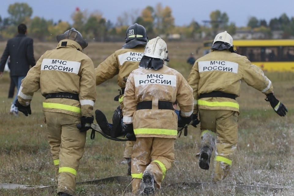 Отдыхавший, с пирса прыгнув в море, долго не всплывал.