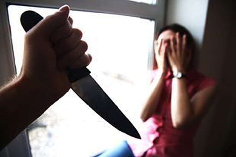 Мужчина убил жену менее чем через месяц после того, как его осудили за угрозу убийством