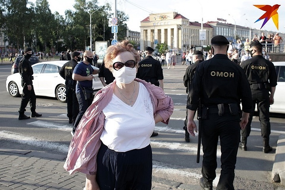 Авторы петиции считают, что правоохранители должны быть только в форме и не задерживать участников мирных акций без реальных и веских оснований.