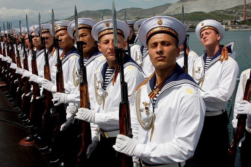 Моряки-черноморцы охраняют рубежи российского Крыма