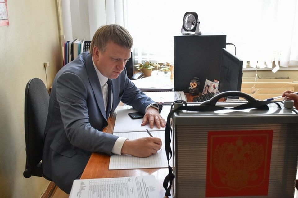 Мэр Андрей Лузгин также принял участие в голосовании.
