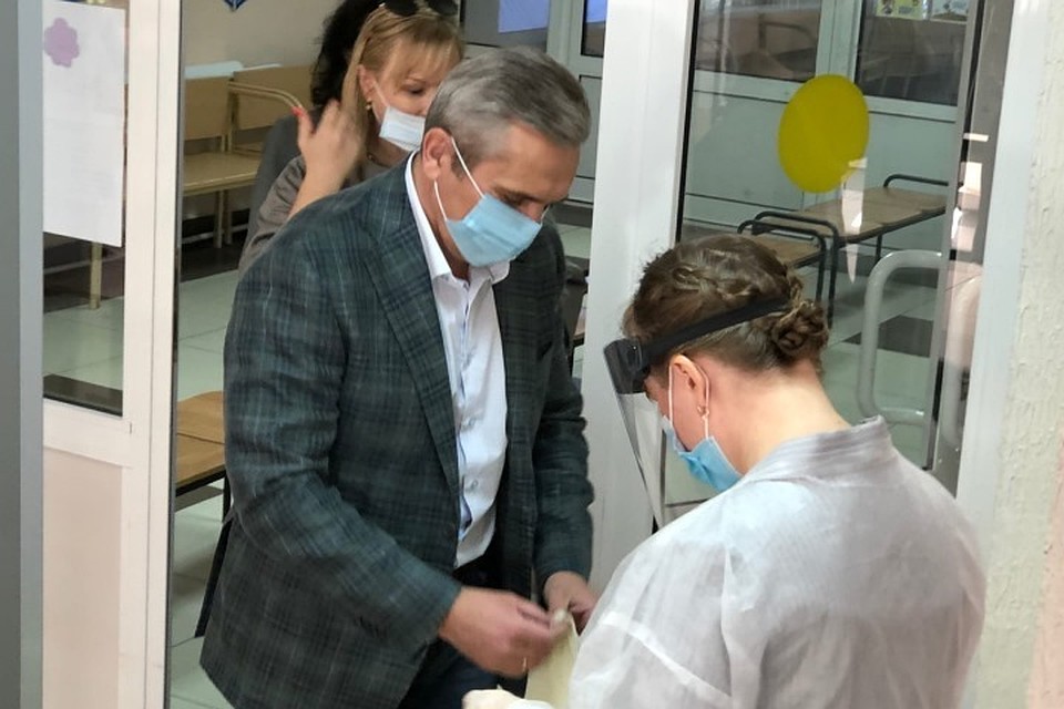 Губернатор Тюменской области Александр Моор принял участие в голосовании по поправкам в Конституцию РФ