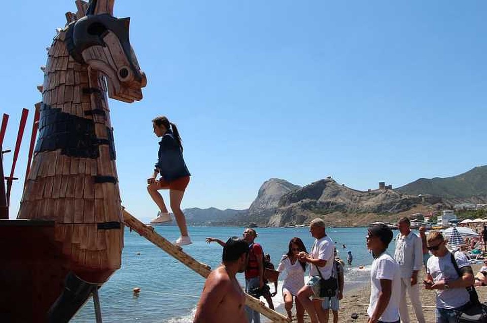 В Крыму спущена на воду древнегреческая галера.