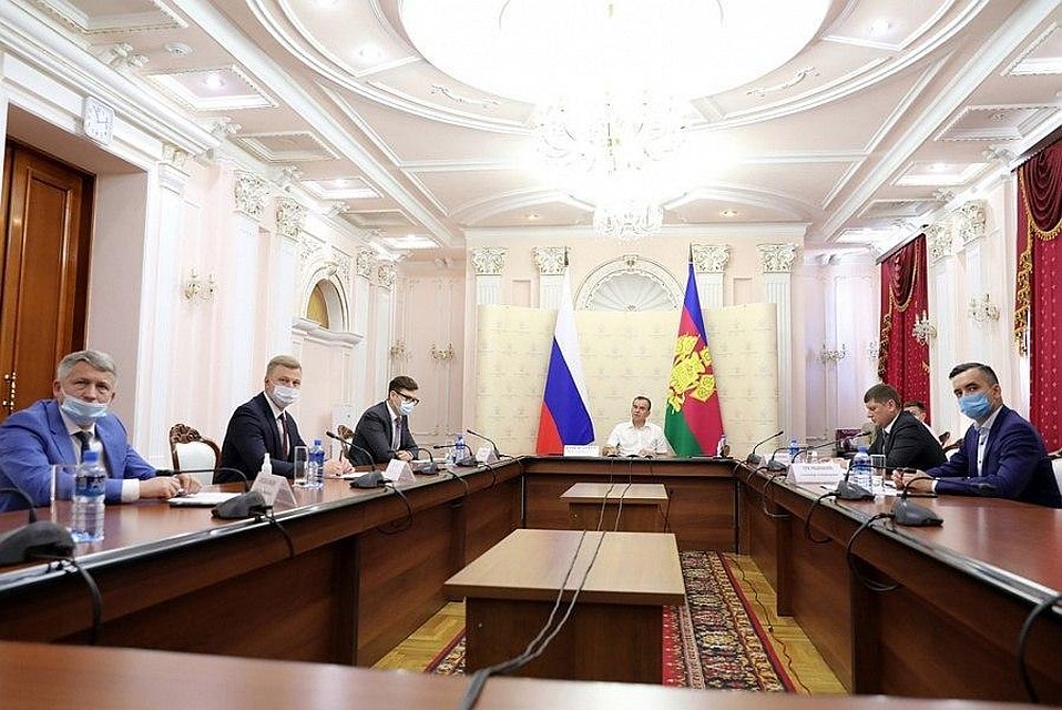 Полпред Президента в ЮФО Владимир Устинов провел личный прием граждан, участие в котором принял губернатор Краснодарского края.