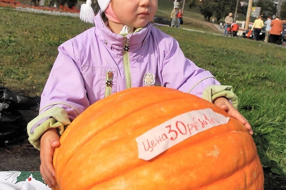 5-летняя девочка и купившая ее мама