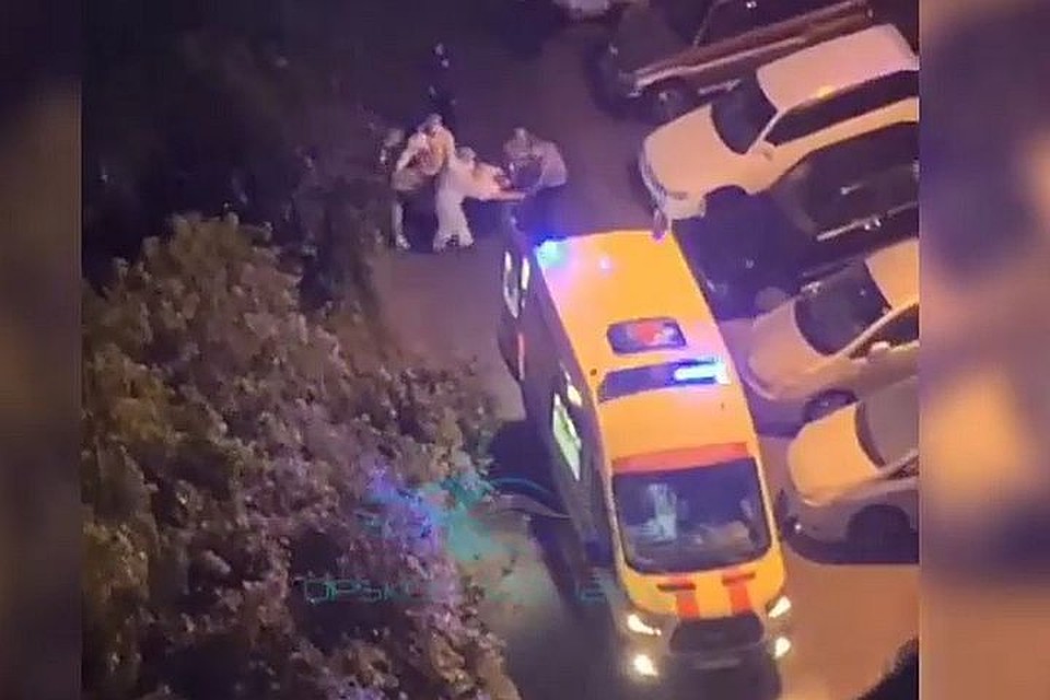 Очевидцы уверяют, что молодой человек выпал с 9 этажа