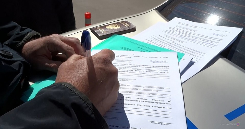 Сотням волгоградцев выписали протоколы за отсутствие маски.